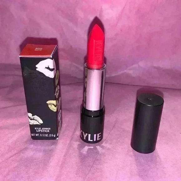 Kylie Jenner Boss Matte Lipstick - Picture 3 of 12